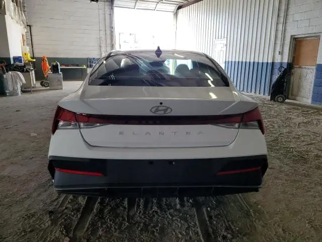 2024 HYUNDAI ELANTRA SE  