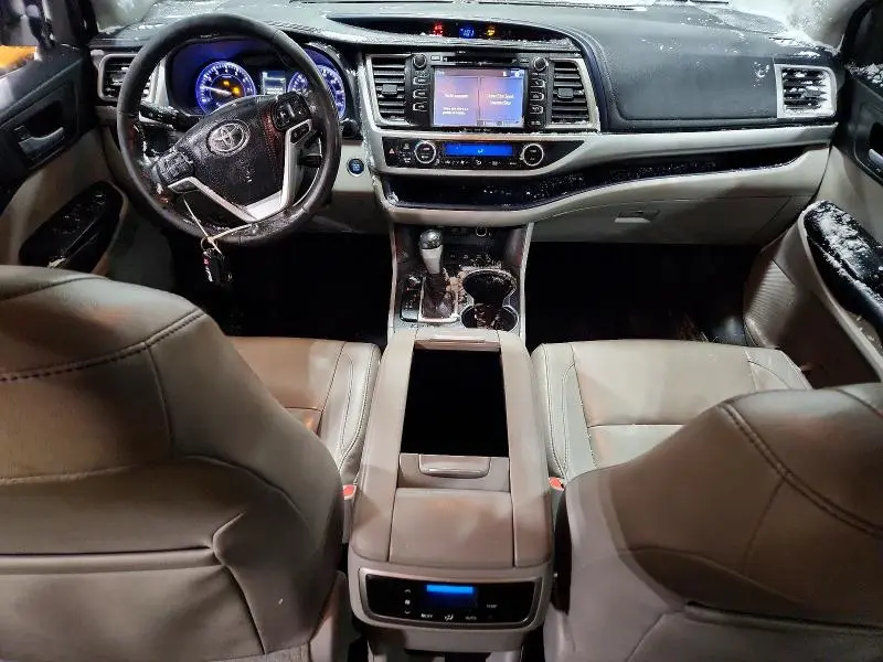 2017 TOYOTA HIGHLANDER SE  