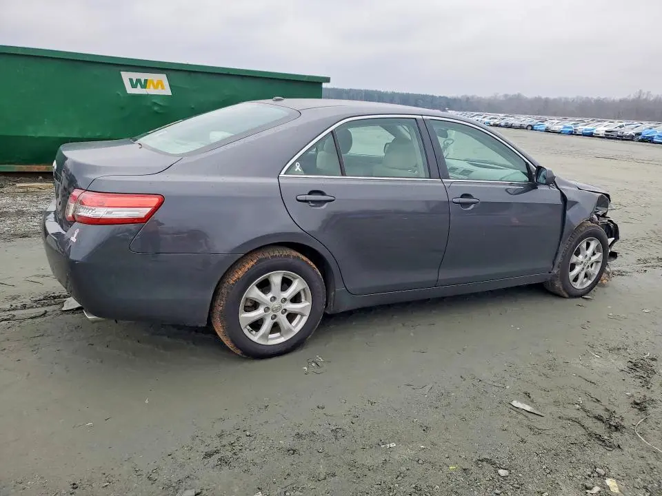 2011 TOYOTA CAMRY SE  