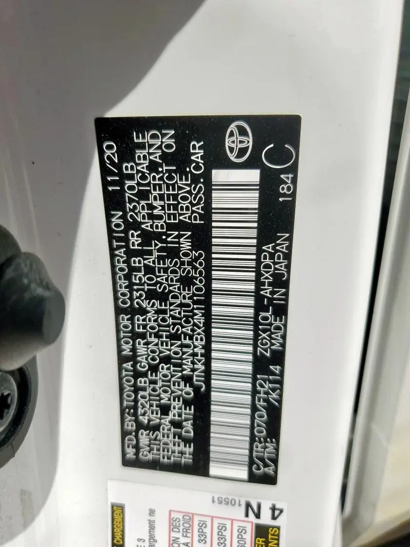 2021 TOYOTA C-HR XLE  
