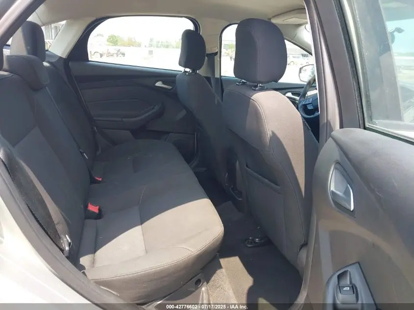 2015 FORD FOCUS SE