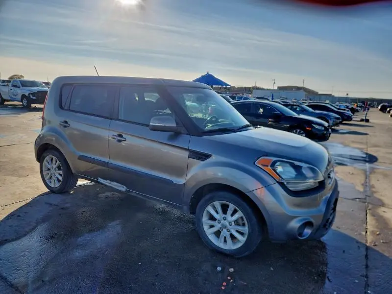 2013 KIA SOUL +  