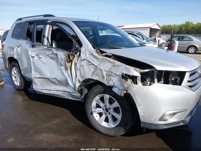 2013 TOYOTA HIGHLANDER SE V6