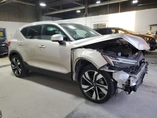 2023 VOLVO XC40 ULTIMATE  