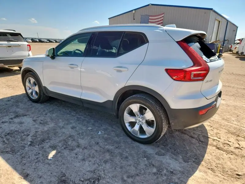 2021 VOLVO XC40 T5 MOMENTUM  