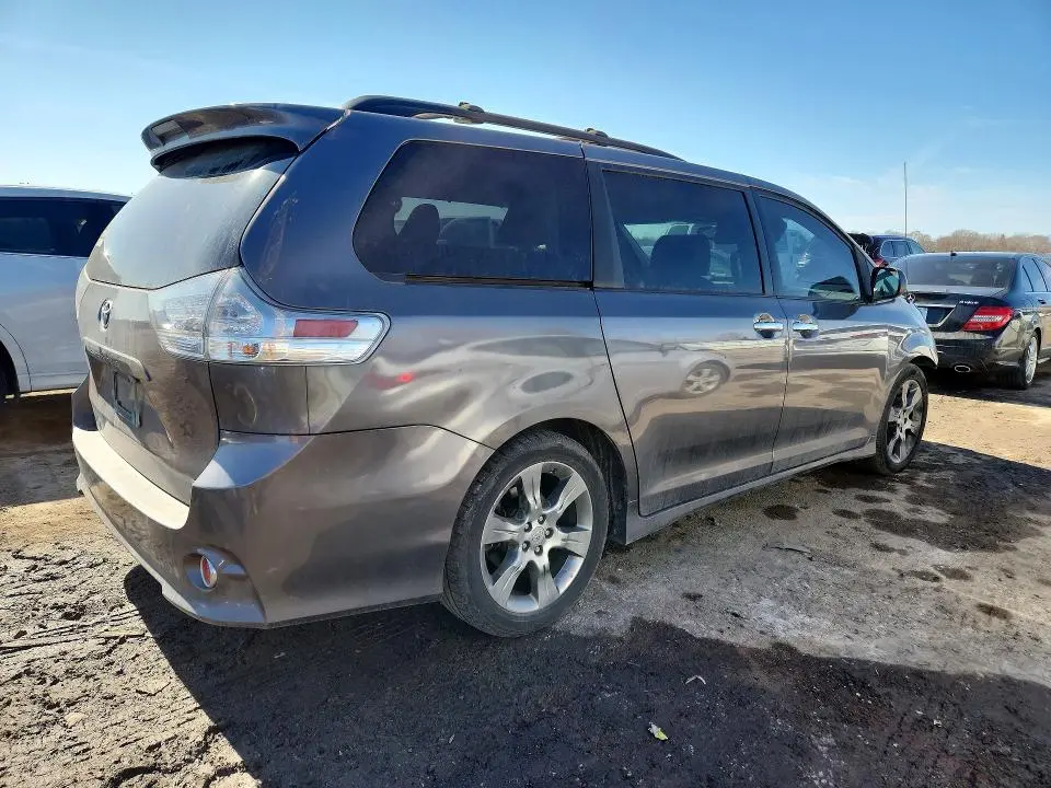 2014 TOYOTA SIENNA SE 8-PASSENGER  