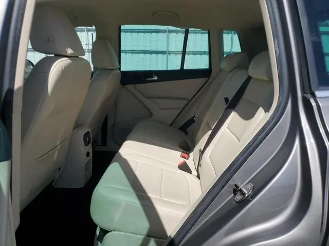2011 VOLKSWAGEN TIGUAN S  