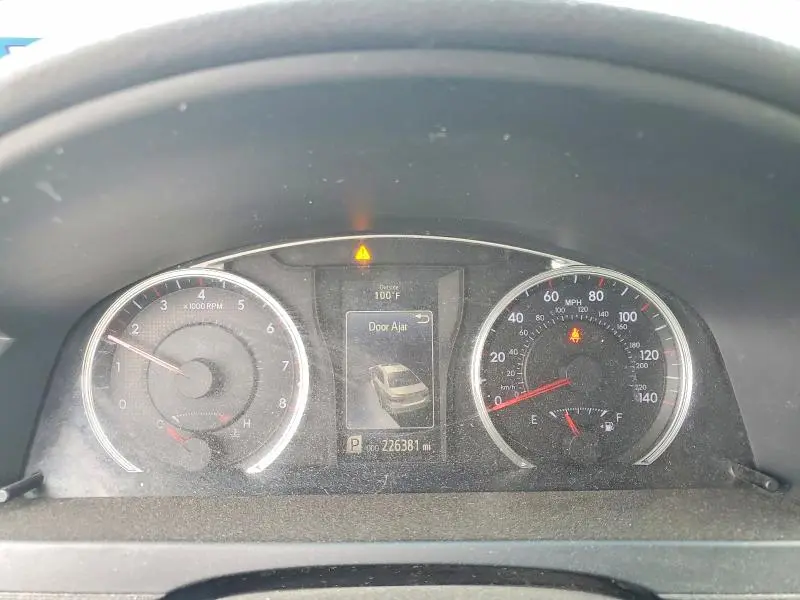2015 TOYOTA CAMRY SE  