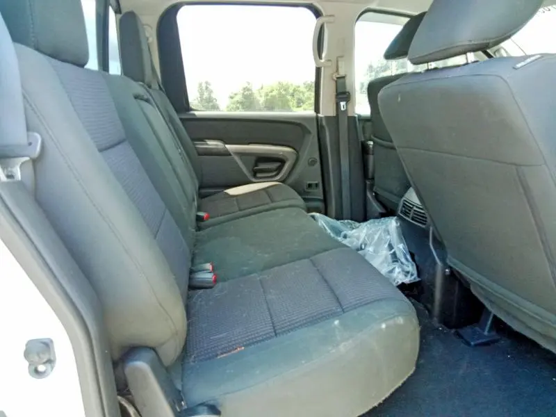 2015 NISSAN TITAN SV  