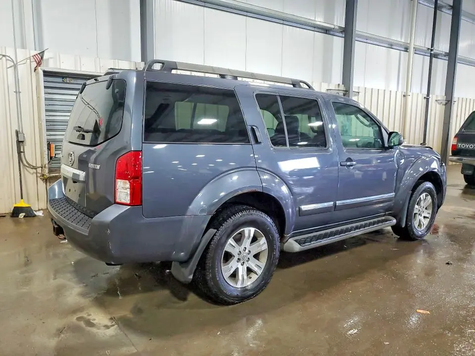 2011 NISSAN PATHFINDER S  