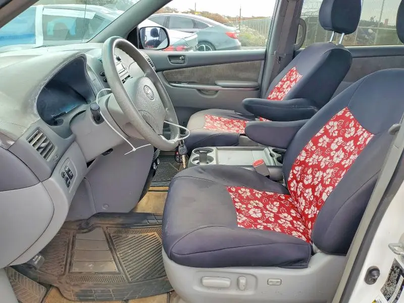 2010 TOYOTA SIENNA LE 7-PASSENGER  