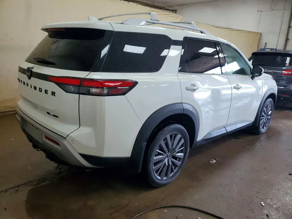2023 NISSAN PATHFINDER SL  