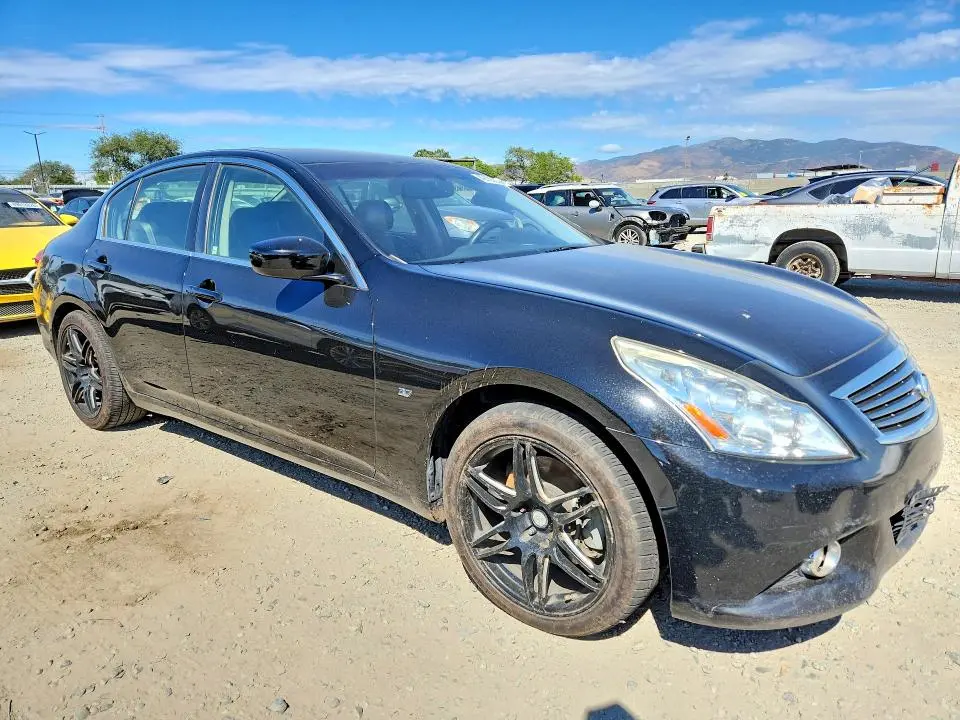 2015 INFINITI Q40 BASE  