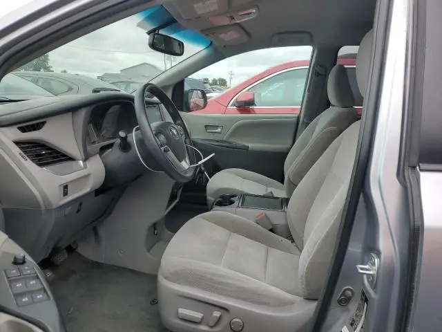 2017 TOYOTA SIENNA LE  