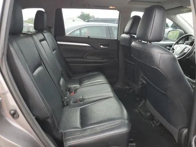 2018 TOYOTA HIGHLANDER SE  