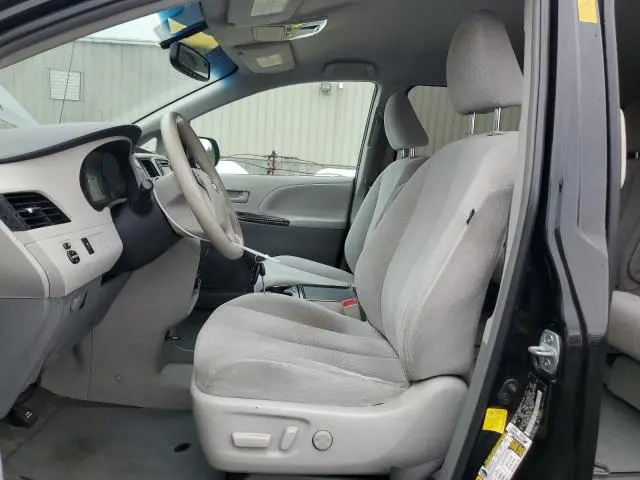 2013 TOYOTA SIENNA LE  