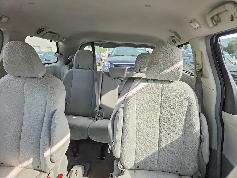 2011 TOYOTA SIENNA LE  