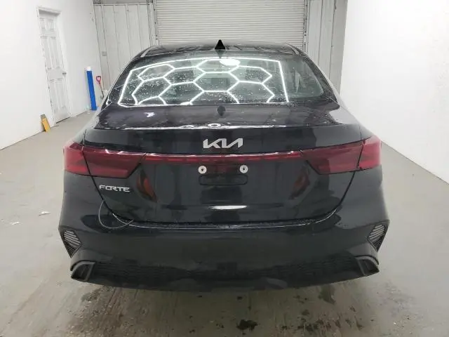 2023 KIA FORTE LX  