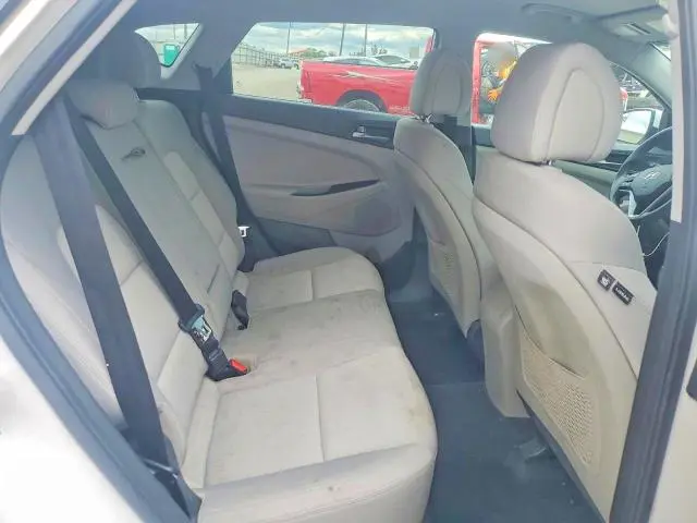 2017 HYUNDAI TUCSON SE  