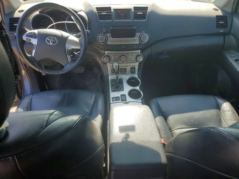 2012 TOYOTA HIGHLANDER SE  