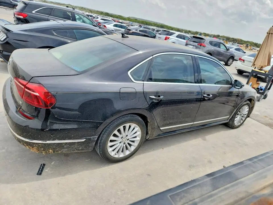 2017 VOLKSWAGEN PASSAT SE  