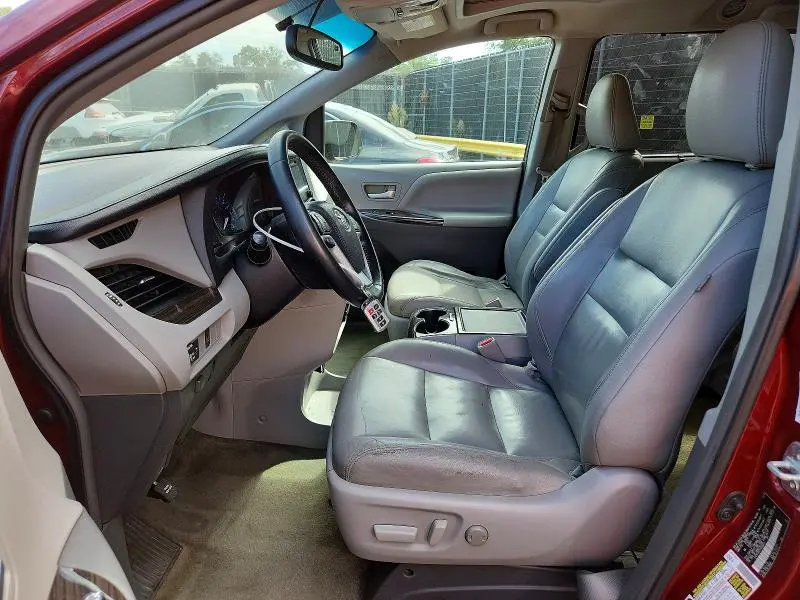 2015 TOYOTA SIENNA XLE 8-PASSENGER  