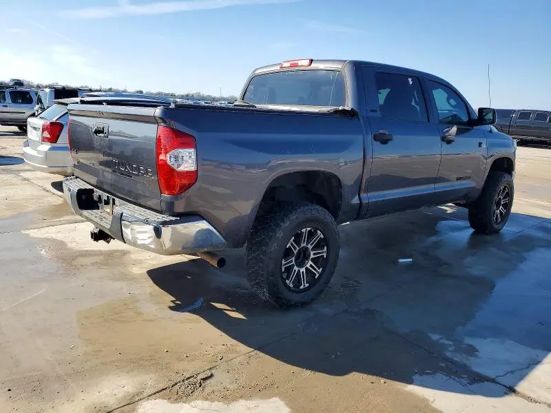 2017 TOYOTA TUNDRA CREWMAX SR5  