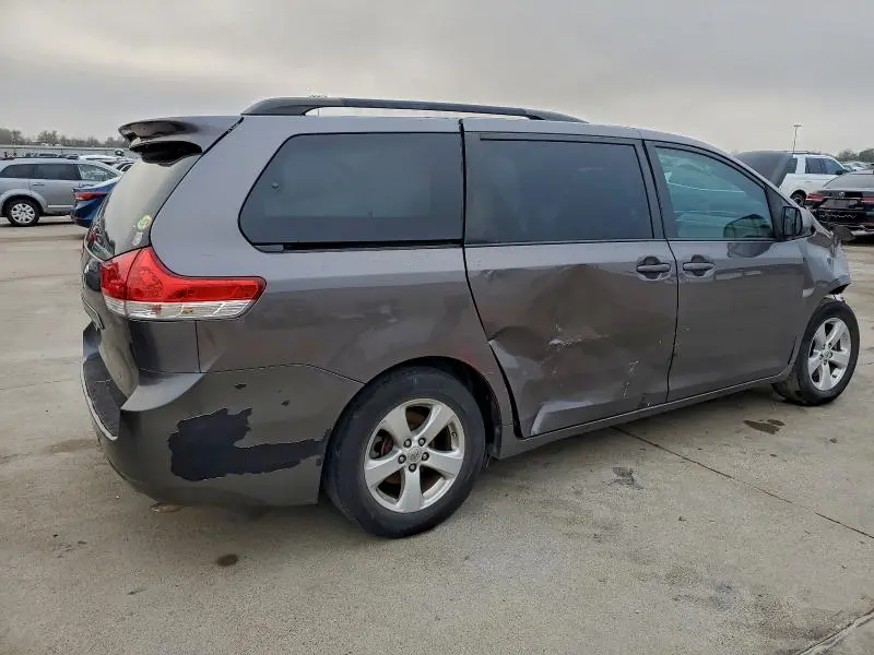 2012 TOYOTA SIENNA LE  