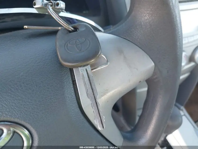 2011 TOYOTA CAMRY LE