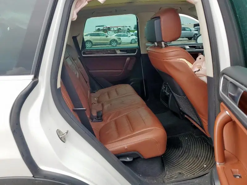 2016 VOLKSWAGEN TOUAREG SPORT  