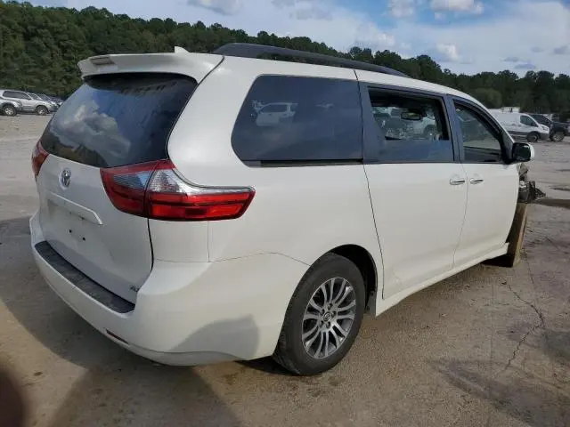 2020 TOYOTA SIENNA XLE