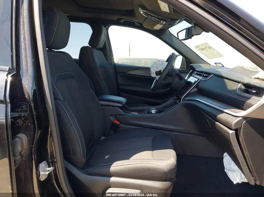 2024 JEEP GRAND CHEROKEE L LAREDO X 4X4