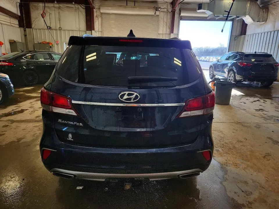 2018 HYUNDAI SANTA FE SE  