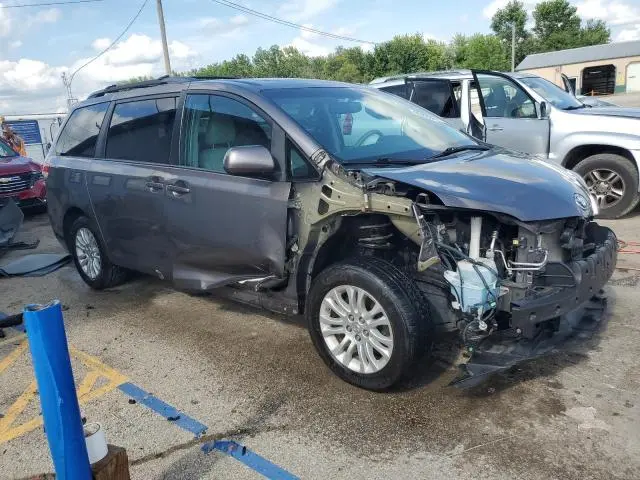 2013 TOYOTA SIENNA XLE  