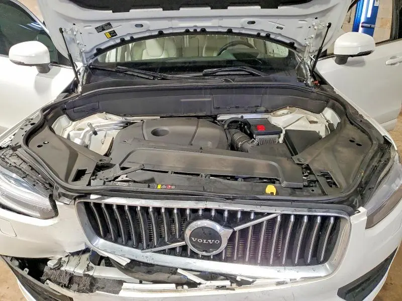 2022 VOLVO XC90 T6 MOMENTUM  