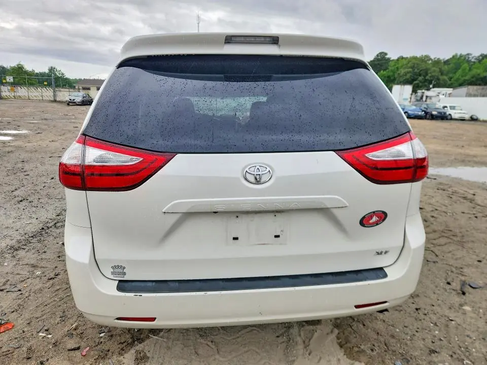 2017 TOYOTA SIENNA XLE 8-PASSENGER  