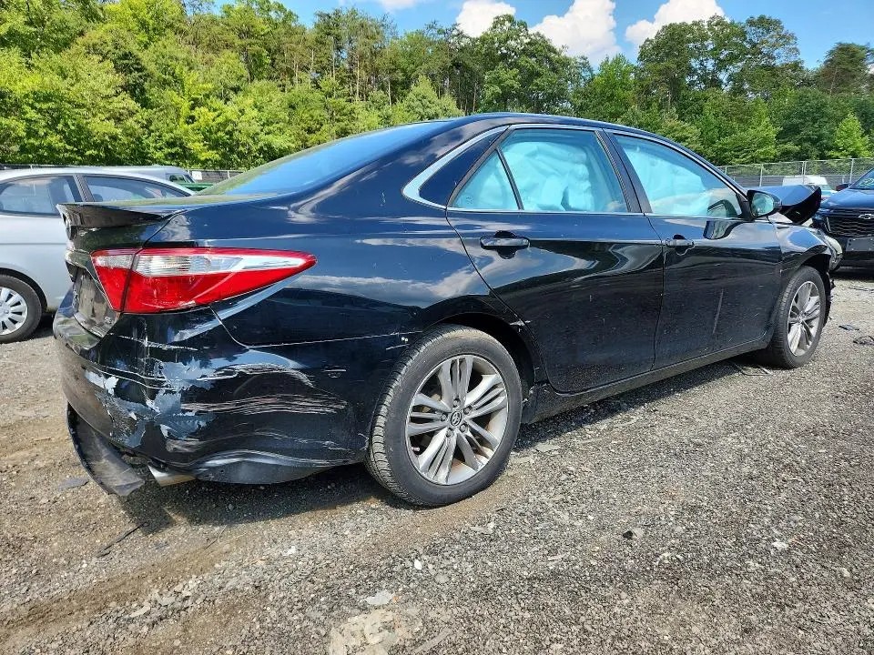 2015 TOYOTA CAMRY SE  