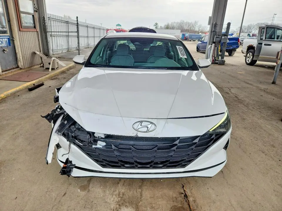 2023 HYUNDAI ELANTRA SE  