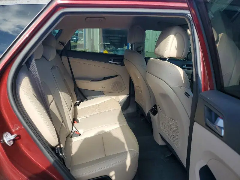 2017 HYUNDAI TUCSON SE PLUS  