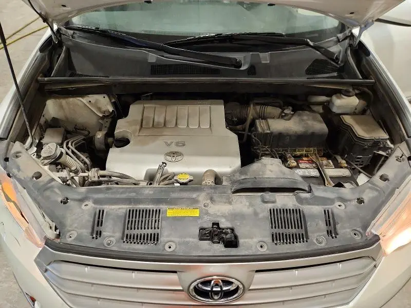 2012 TOYOTA HIGHLANDER SE  