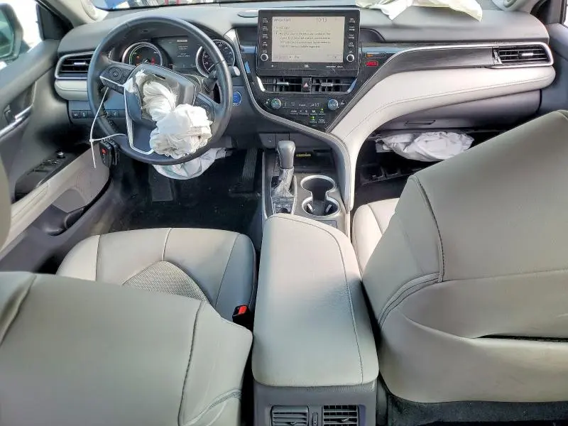 2022 TOYOTA CAMRY XLE  