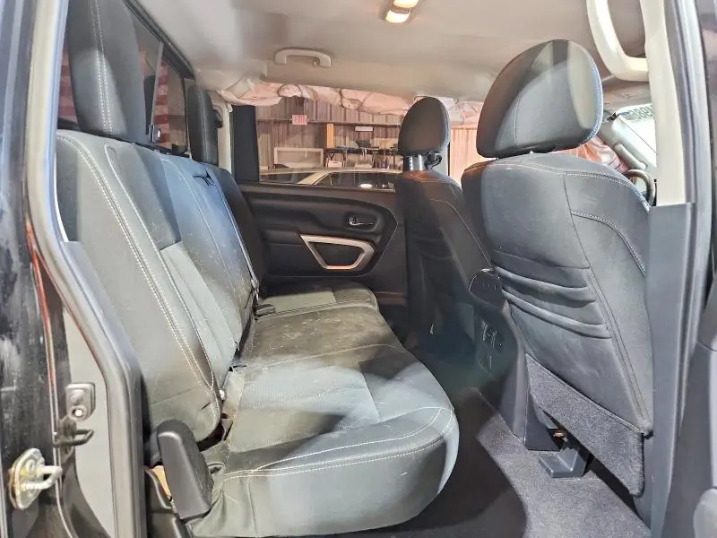 2017 NISSAN TITAN SV  
