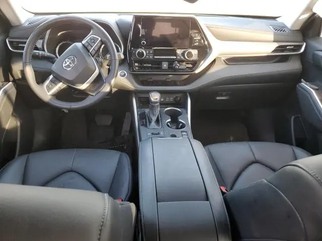 2024 TOYOTA HIGHLANDER LE  