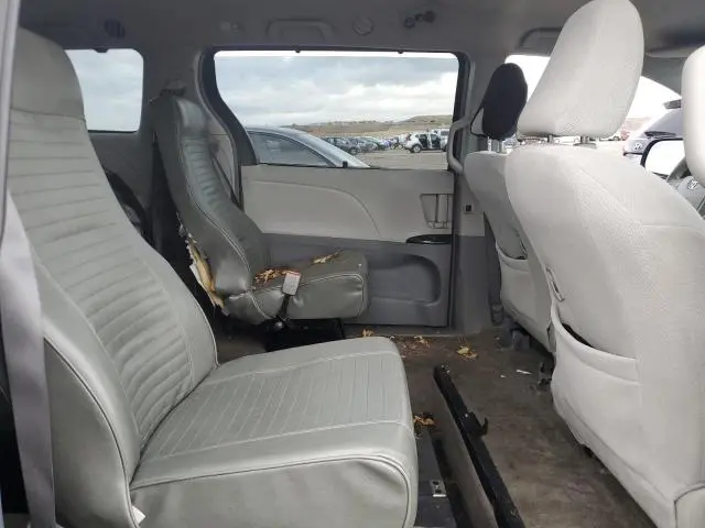 2011 TOYOTA SEINNA   