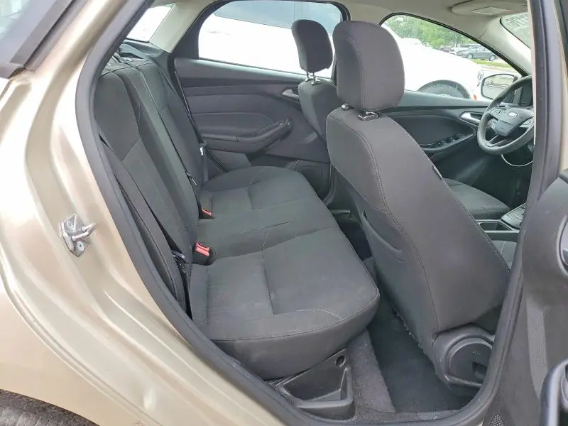 2017 FORD FOCUS SE  