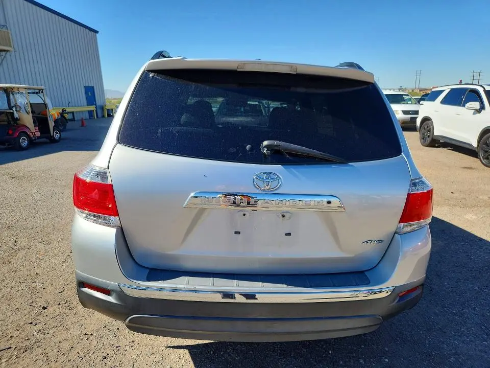 2012 TOYOTA HIGHLANDER SE  