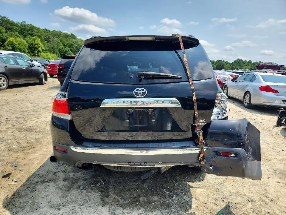 2012 TOYOTA HIGHLANDER SE  