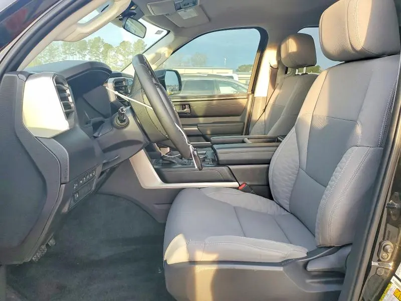 2024 TOYOTA TUNDRA CREWMAX SR  