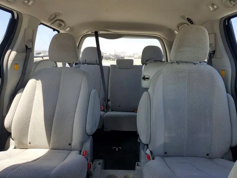 2012 TOYOTA SIENNA LE  