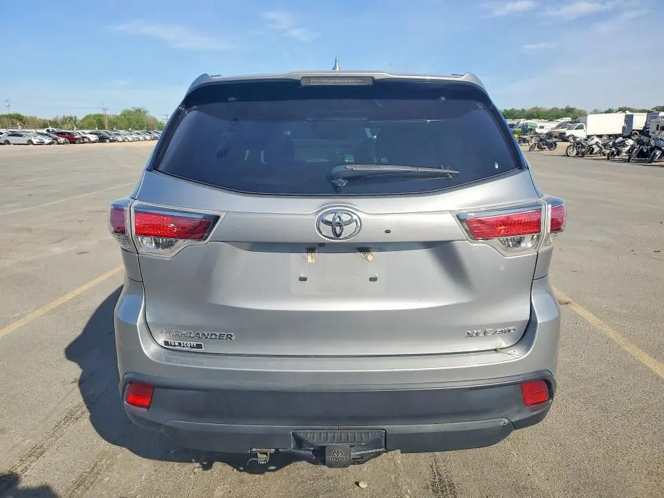2016 TOYOTA HIGHLANDER XLE  